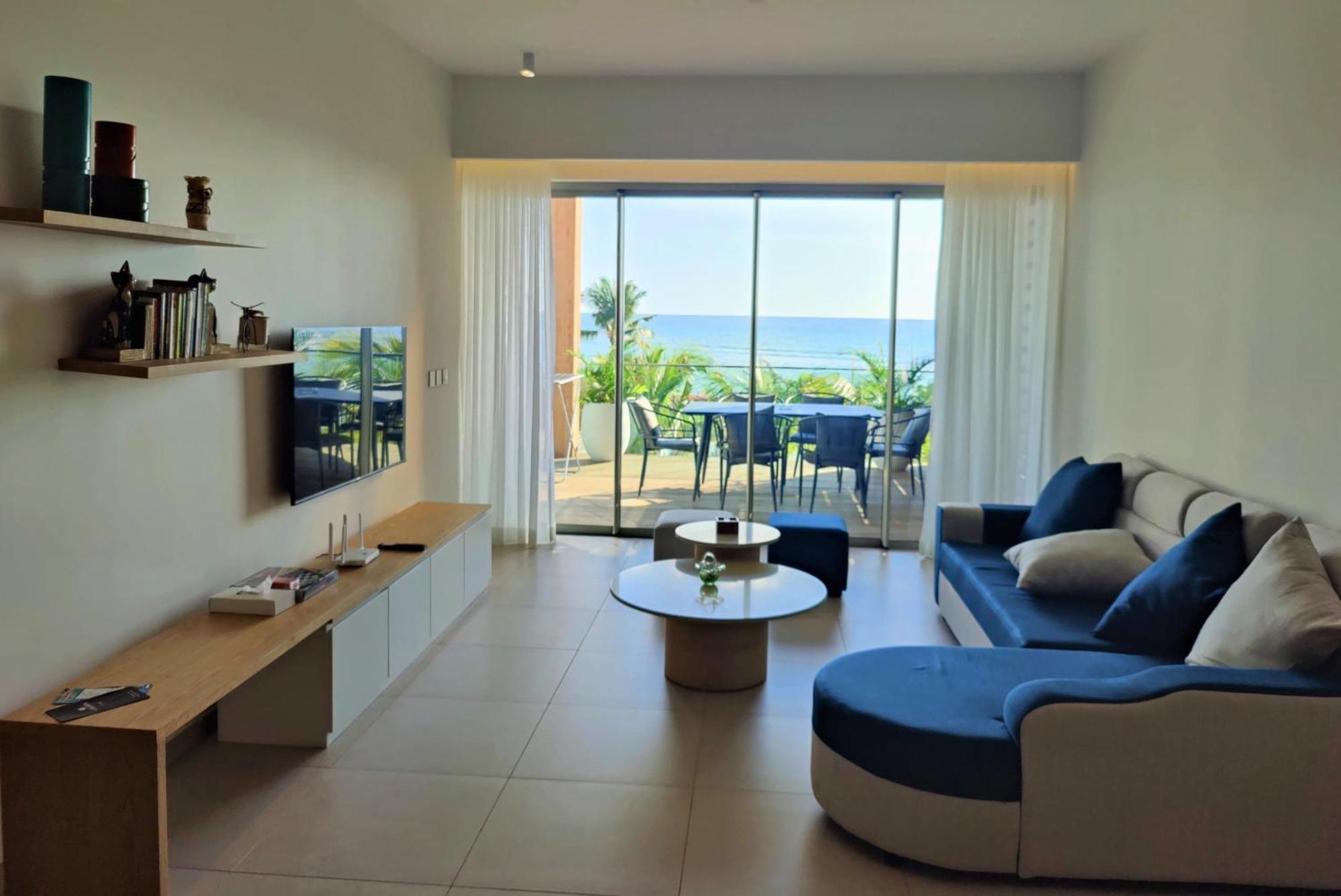 Ocean Point Beach Front Apartment بوينتي أو بيتشيز المظهر الخارجي الصورة