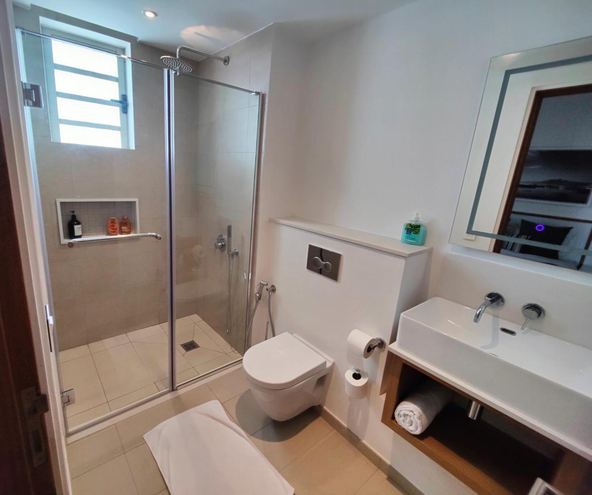 Ocean Point Beach Front Apartment بوينتي أو بيتشيز المظهر الخارجي الصورة
