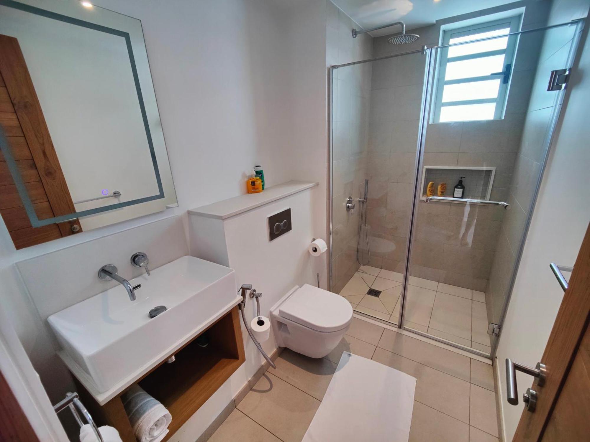 Ocean Point Beach Front Apartment بوينتي أو بيتشيز المظهر الخارجي الصورة